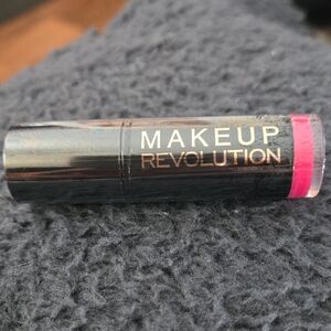Makeup Revolution  Lipstick Dazzle